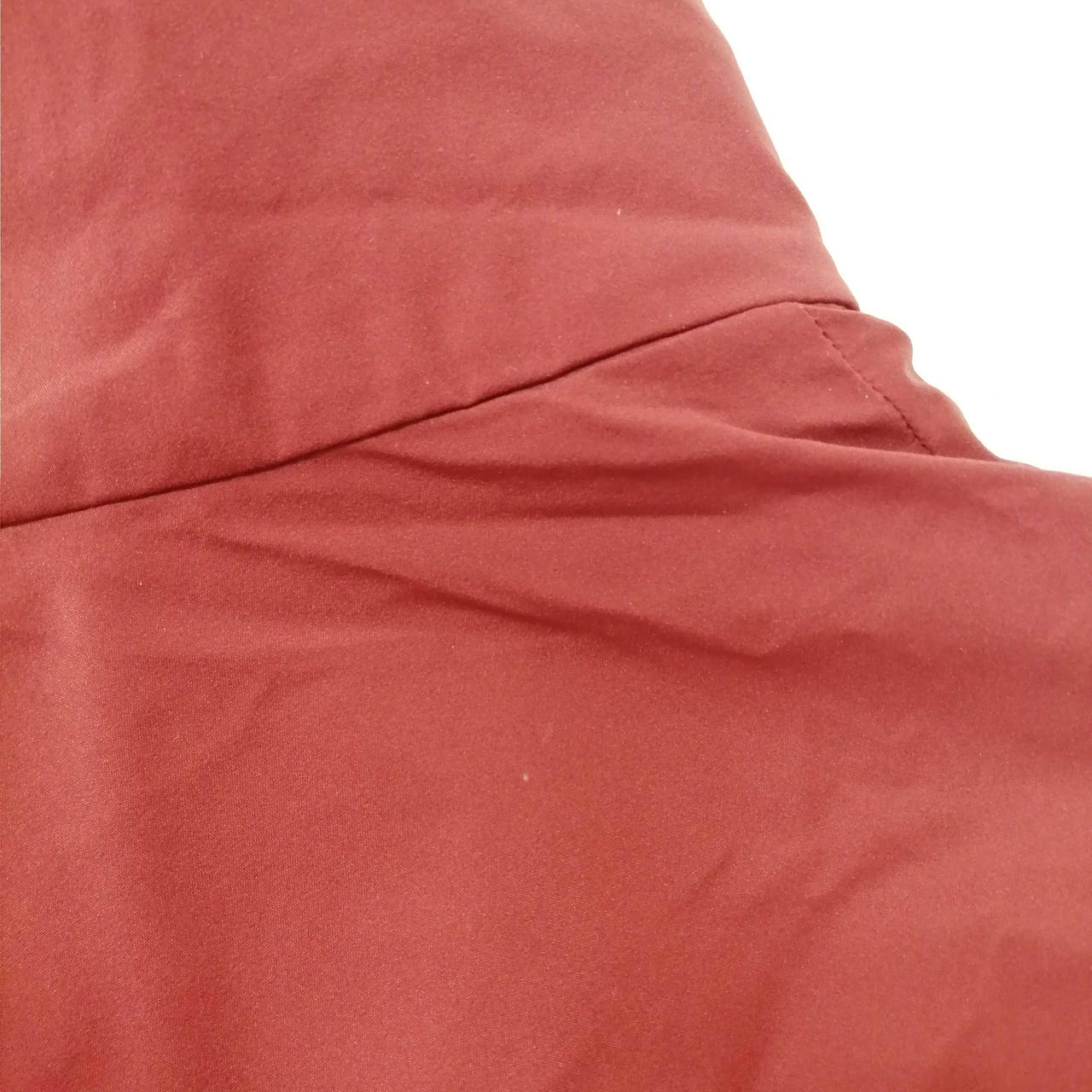 小さな白い汚れが所々ございます