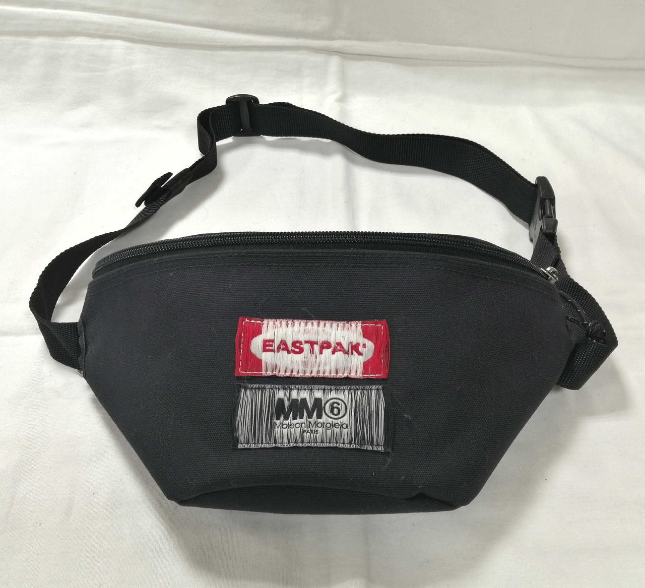 【美品】MM6✕EASTPAK　リバーシブルボディバッグ　ウエストバッグ　黒 MM6×EASTPAK|スプリンガーリバーシブルボディバッグ|【ハードオフ公式
