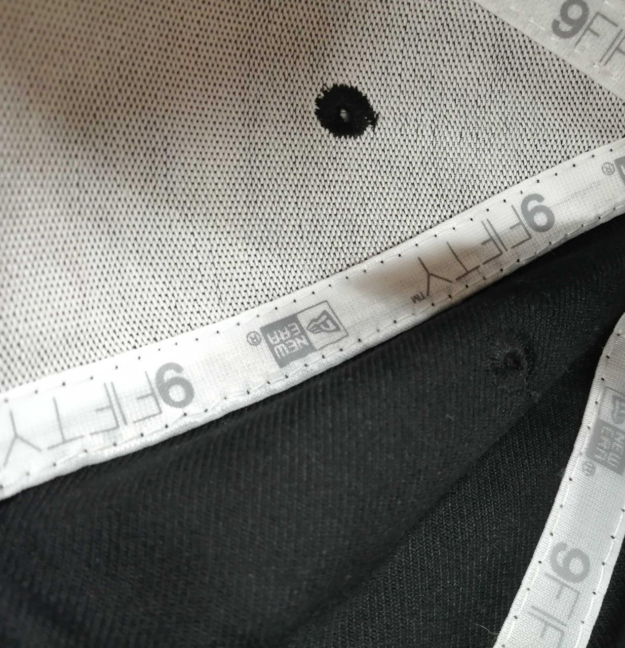 ほつれの裏側は穴開いておりません。