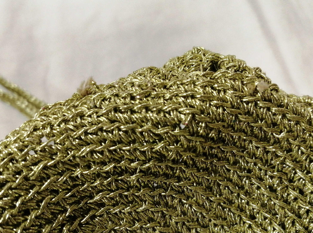 底面糸飛び出し有り