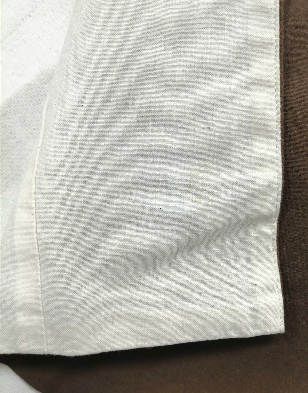 内側裾付近に汚れ有り