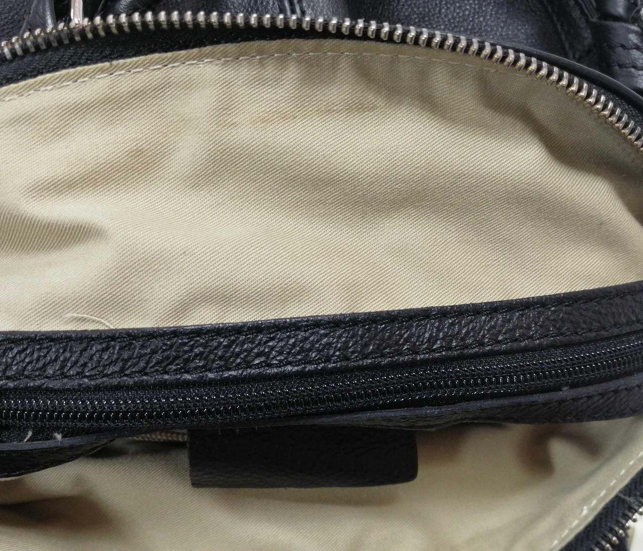 内側チャック部分汚れ有り