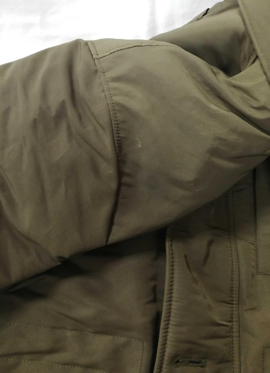 肩部分に汚れ有り