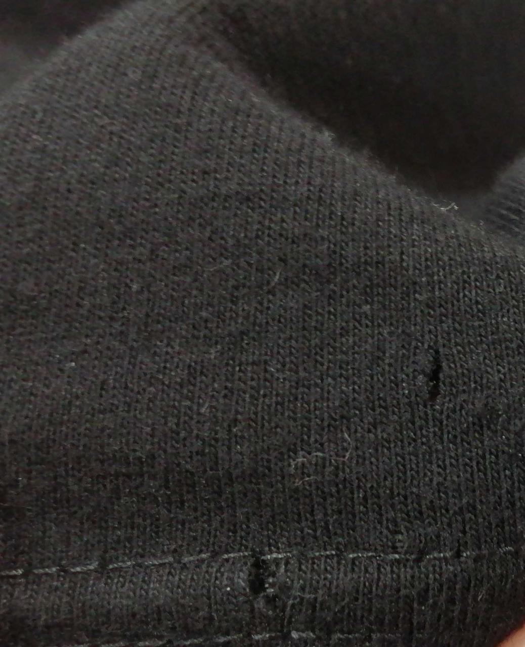 裾付近に穴有り