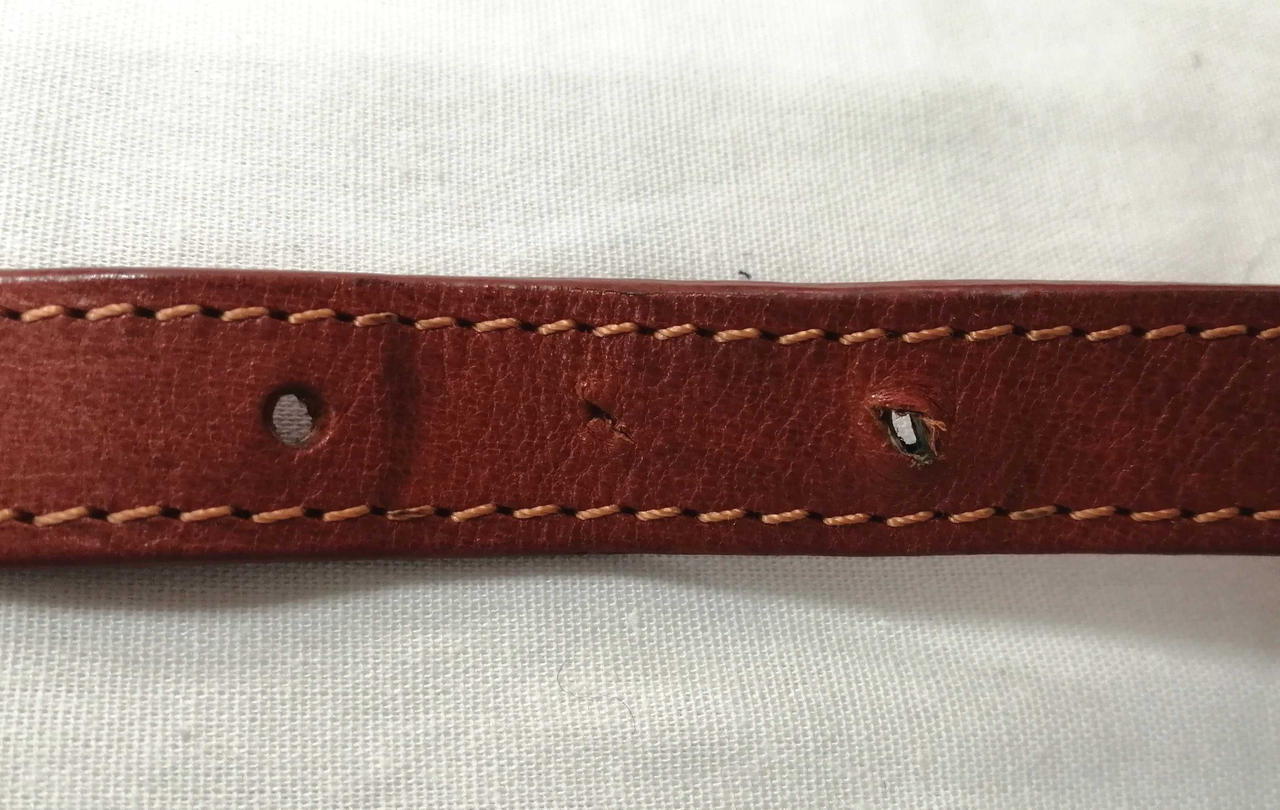 自分で開けたであろう穴有り