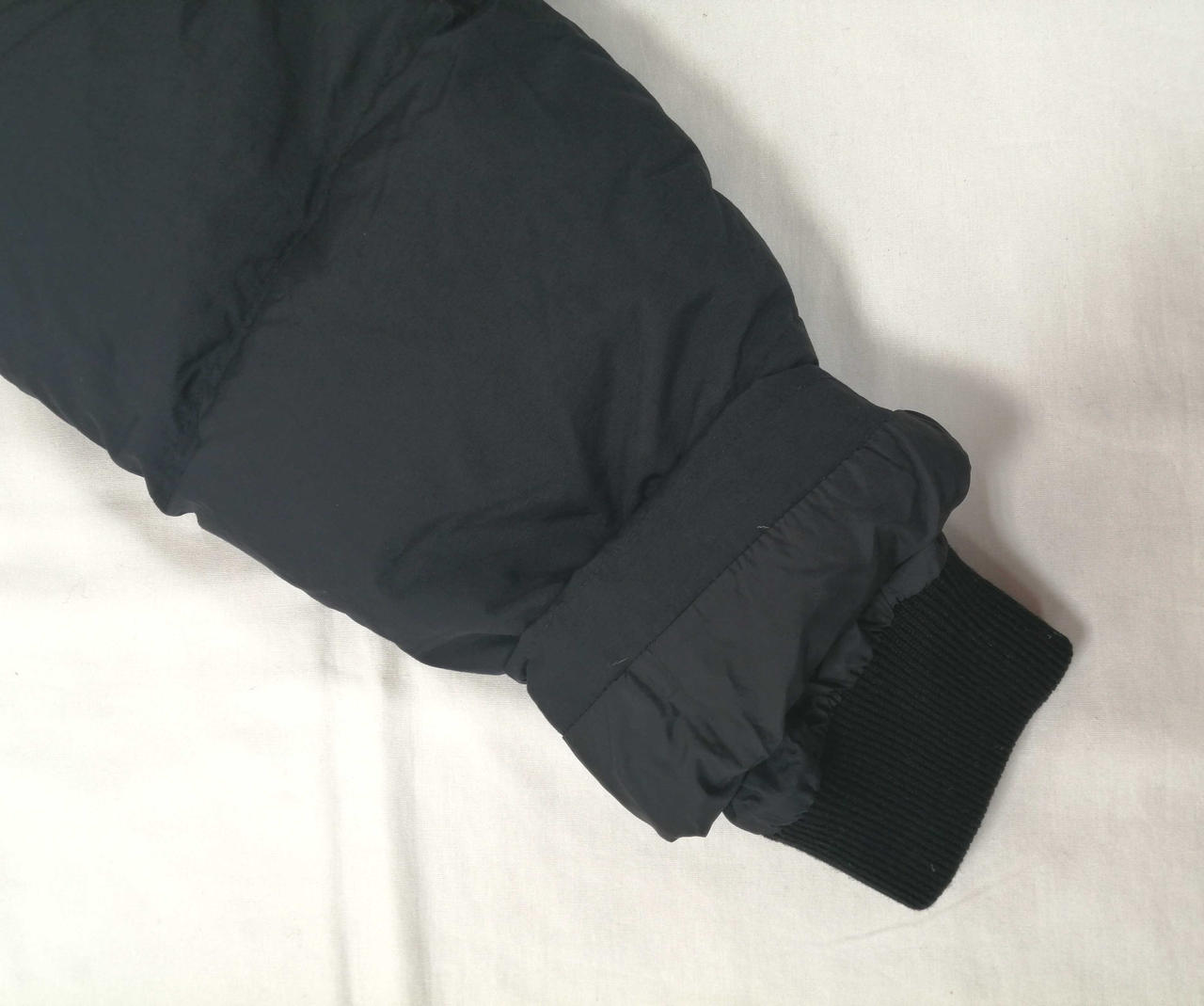 袖部分汚れ、毛玉有り