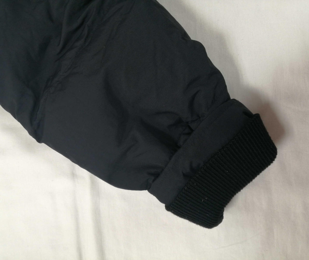 袖部分汚れ、毛玉有り