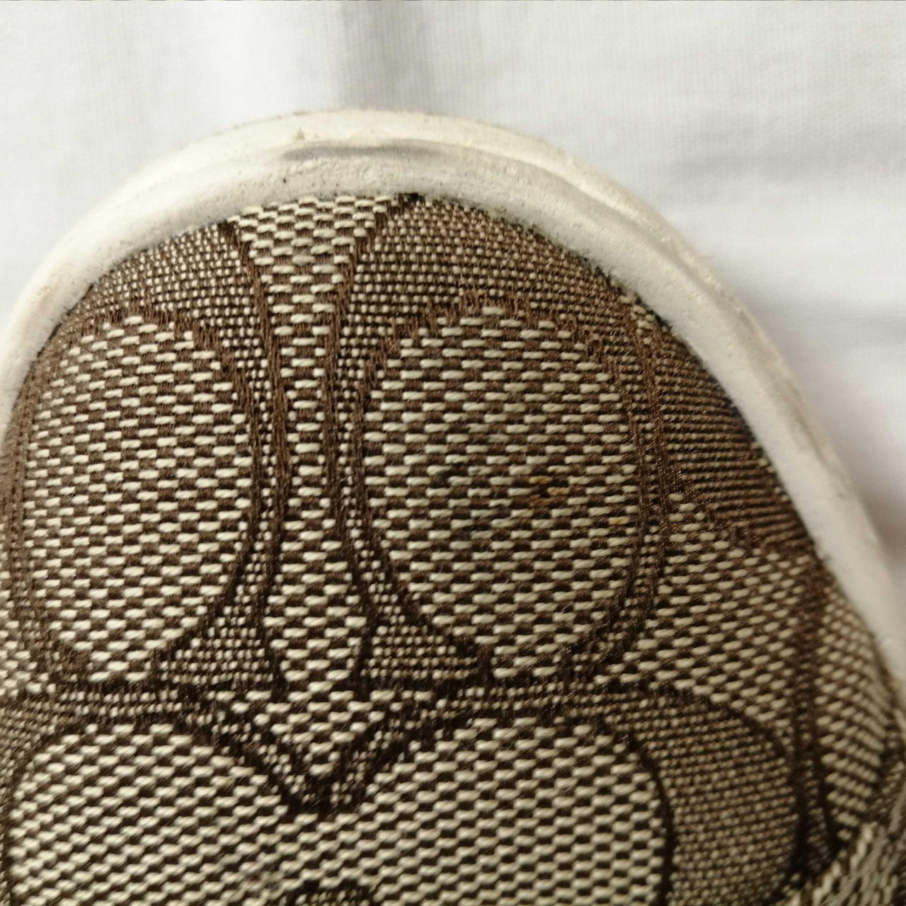 つま先汚れ有り