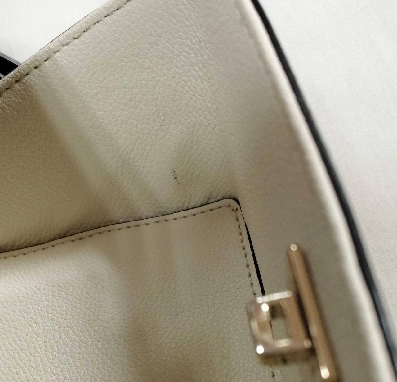 蓋裏に汚れ有り