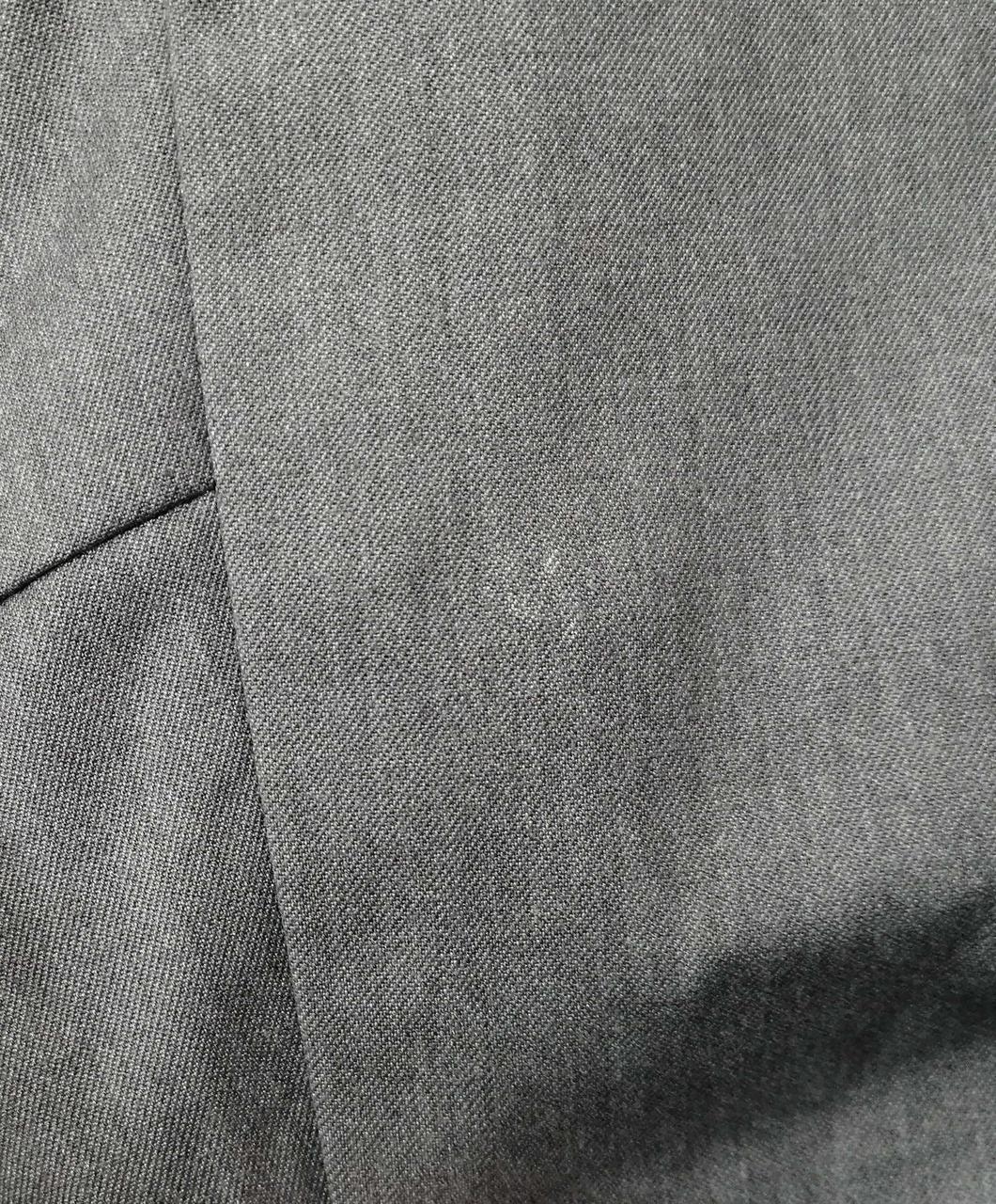 内腿付近に汚れ有り