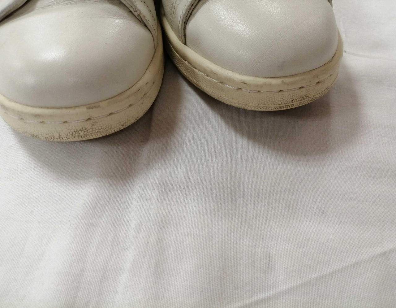 つま先汚れ有り