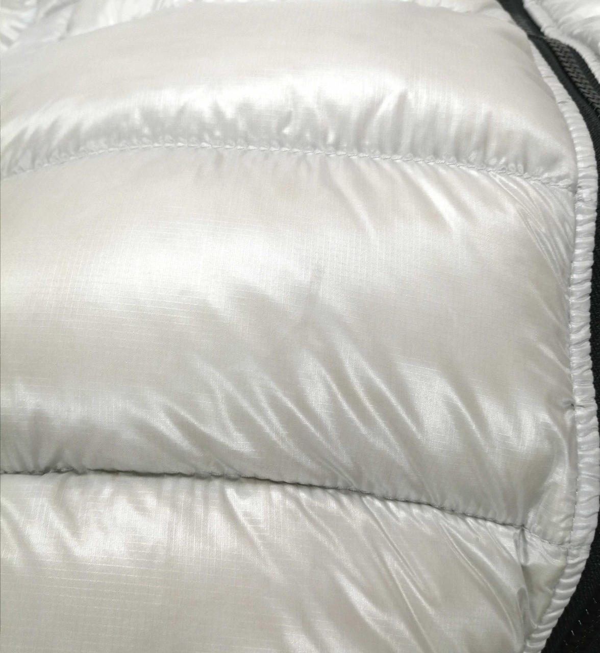 裾付近汚れ有り