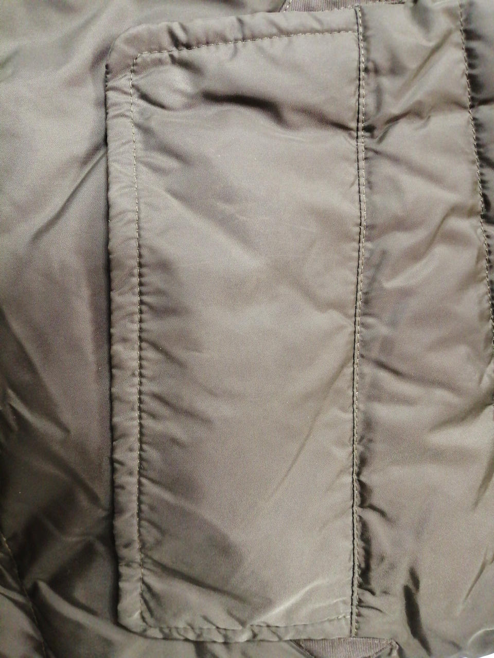 色ムラ、ボタンスレ有り