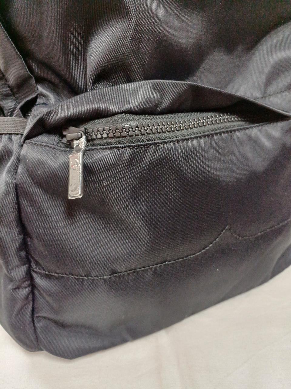 ファスナー金具はビニールを外していません