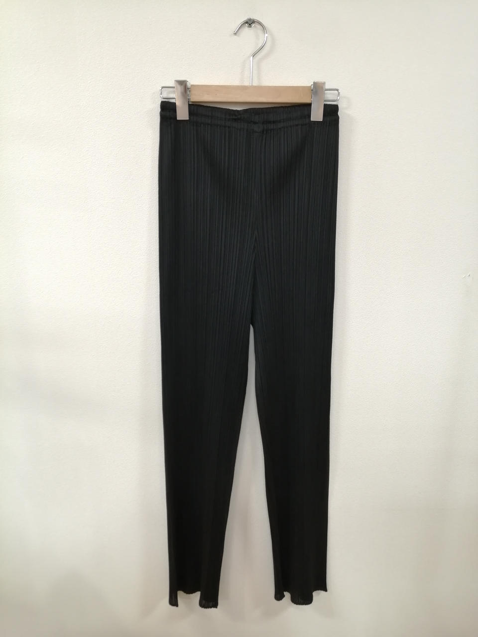PLEATS PLEASE 型番：ブラック プリーツパンツ