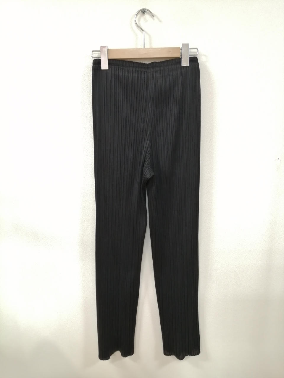EATS PLEASE ブラックプリーツパンツ PLEATS PLEASE ISSEY MIYAKE（プリーツプリーズイッセイミヤケ