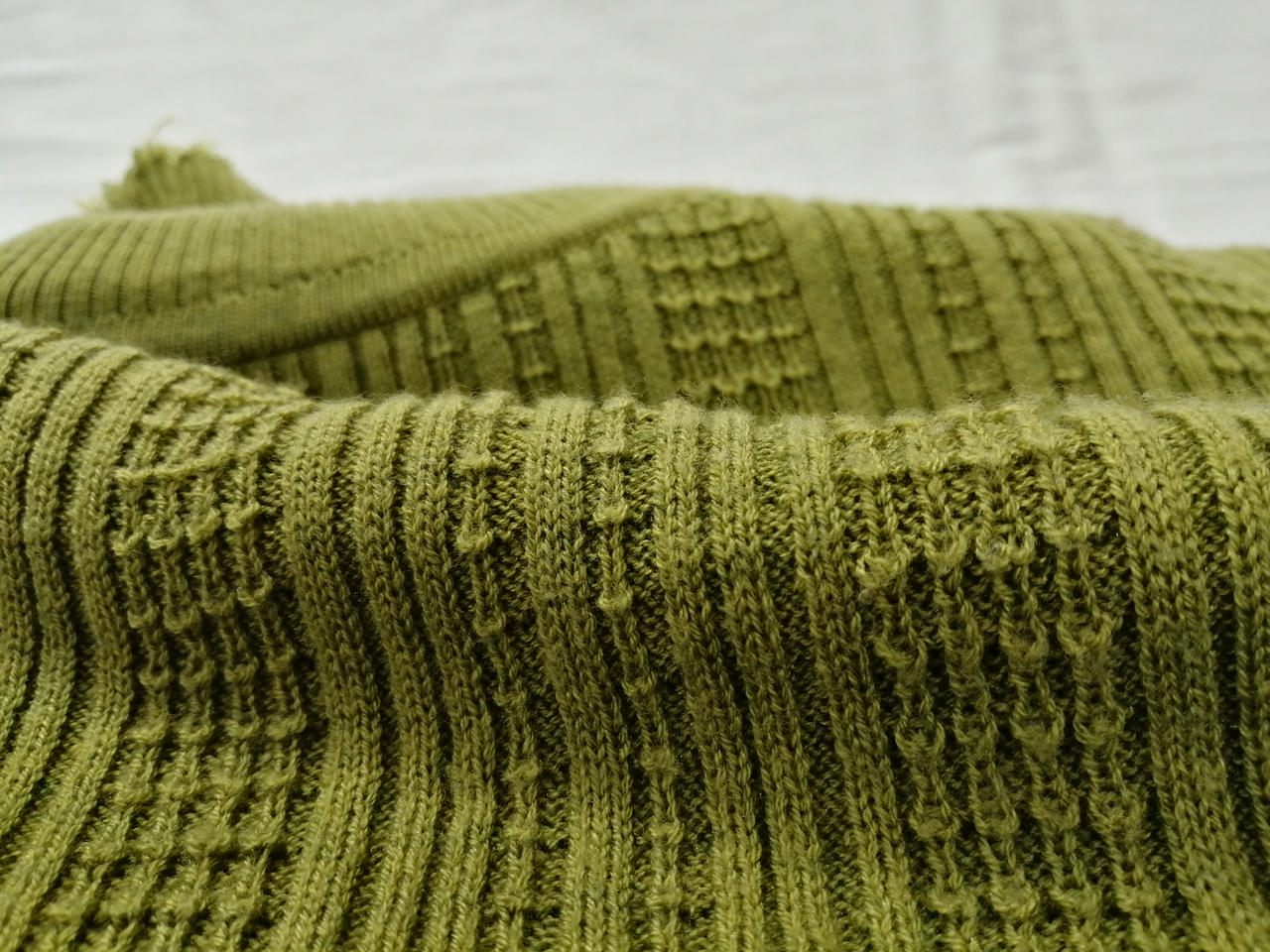 少々毛羽立ち有り