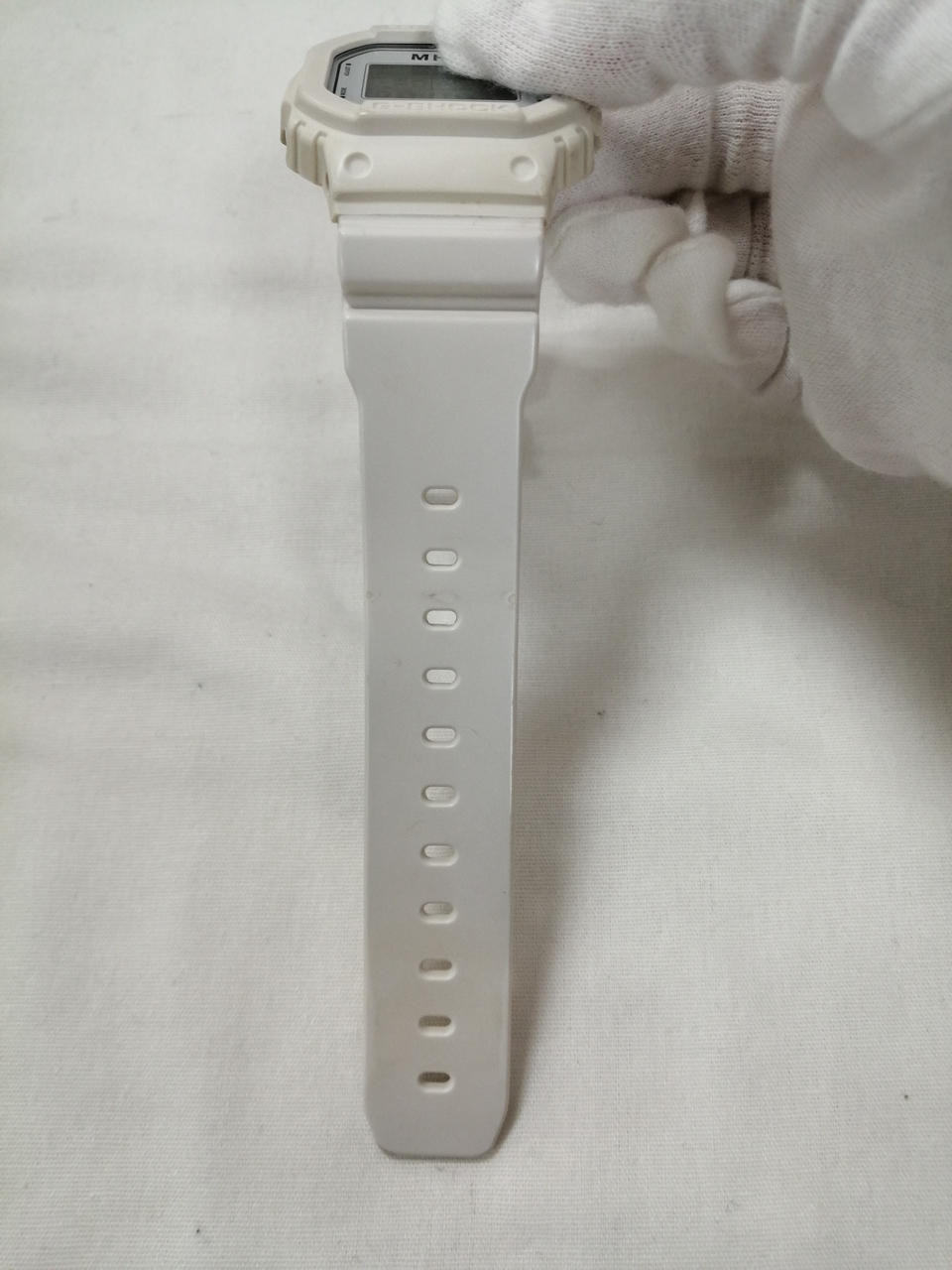 バンド部分、全体的にお汚れや黒ずみあり