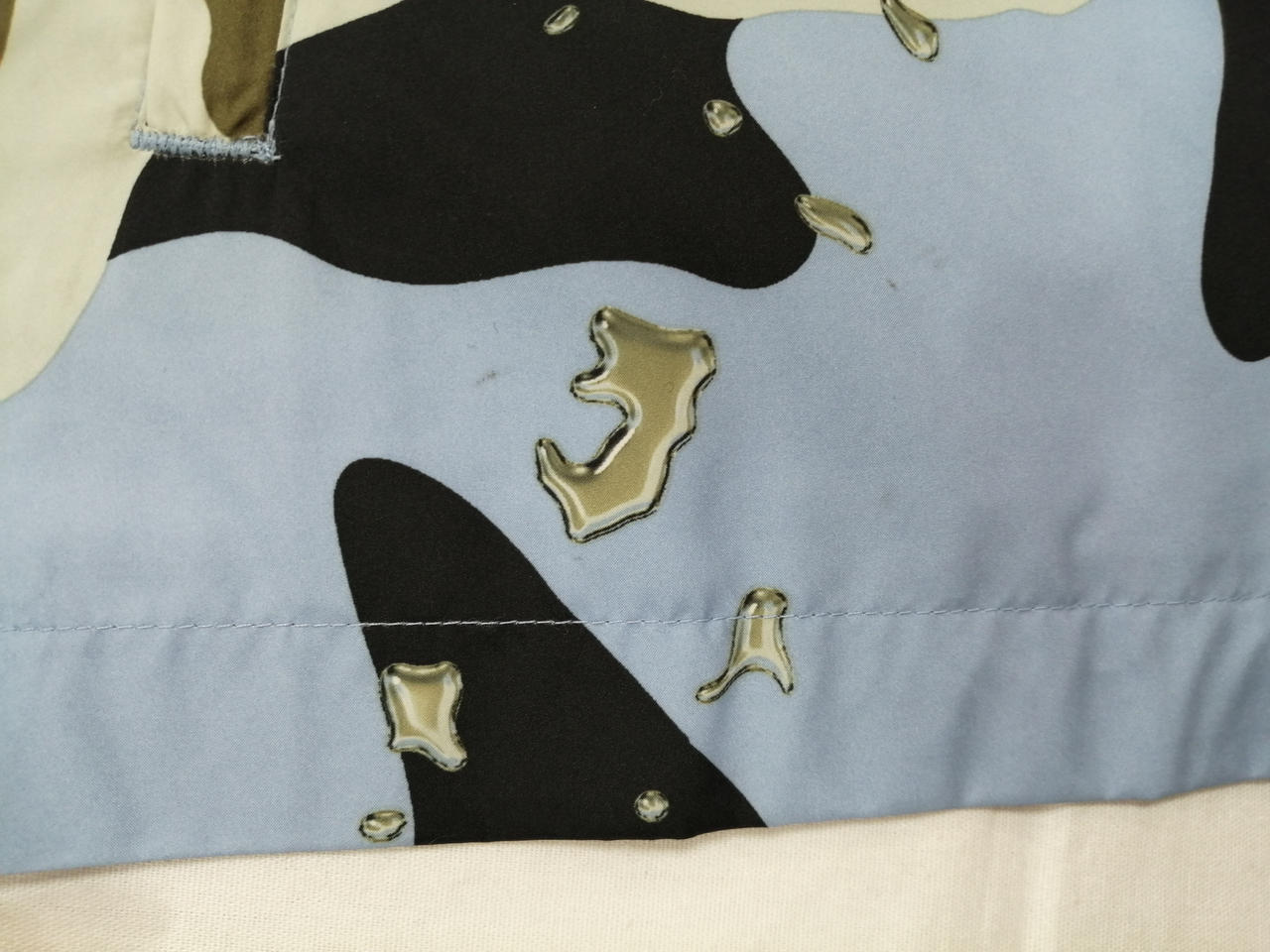 裾付近汚れ有り