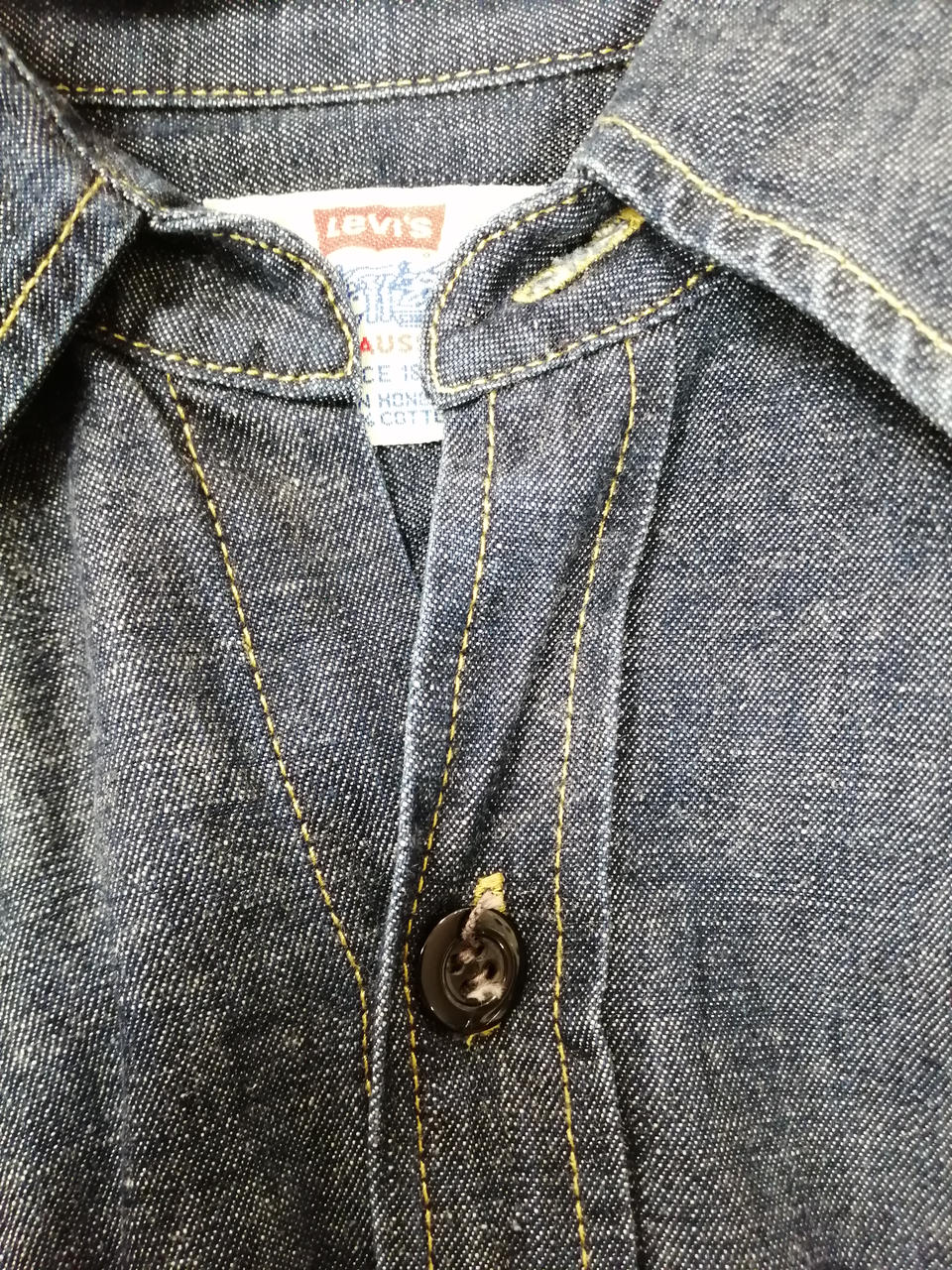 ボタン欠品、糸飛び出し