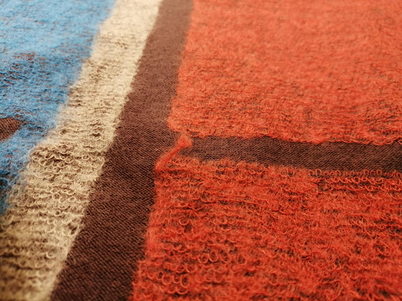 糸飛び出し有り