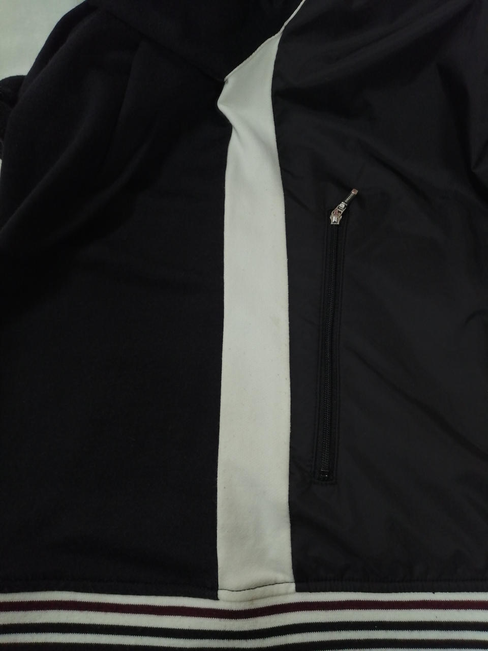 右脇腹汚れ、毛玉有り