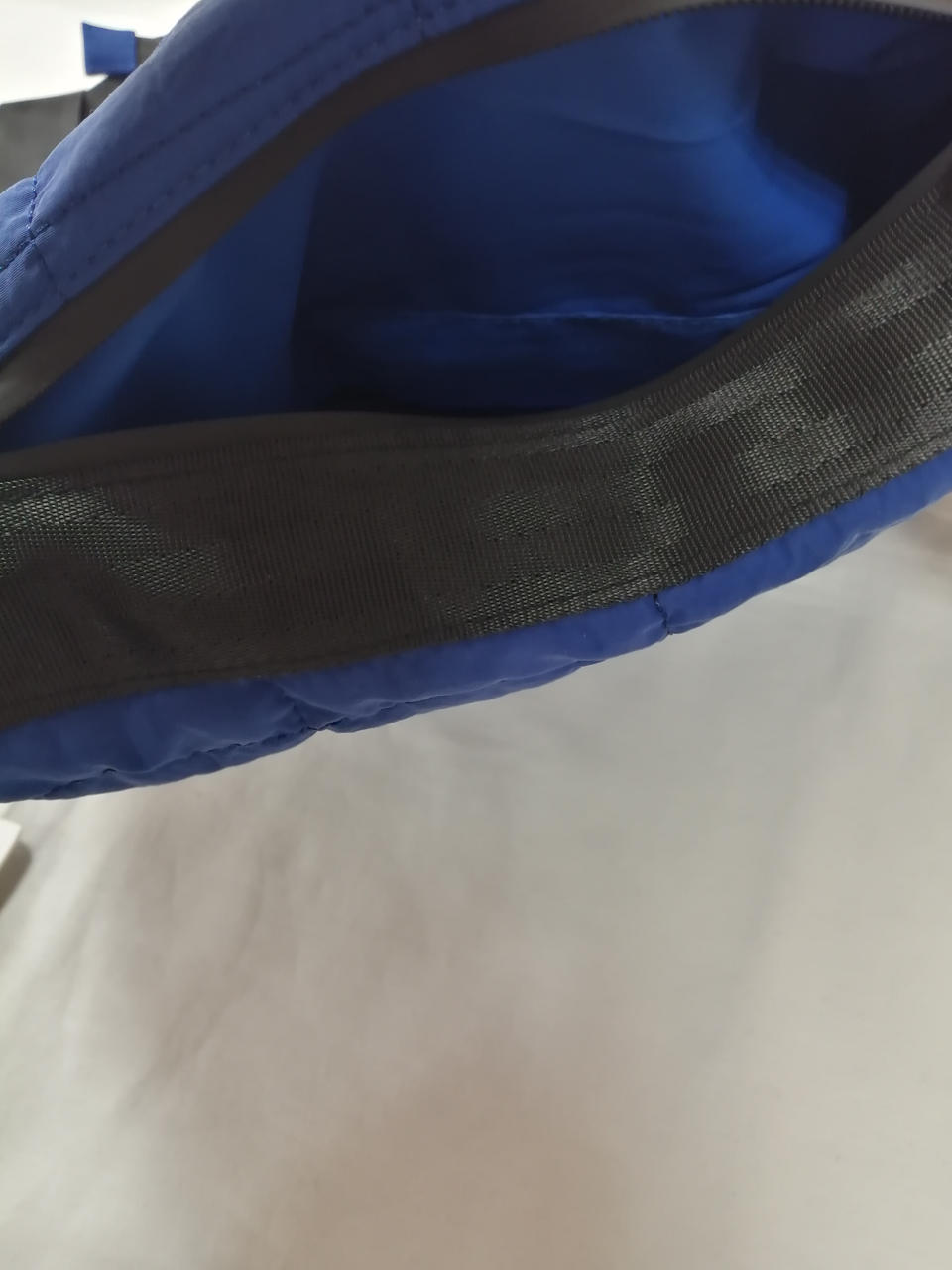 横からも開閉可能