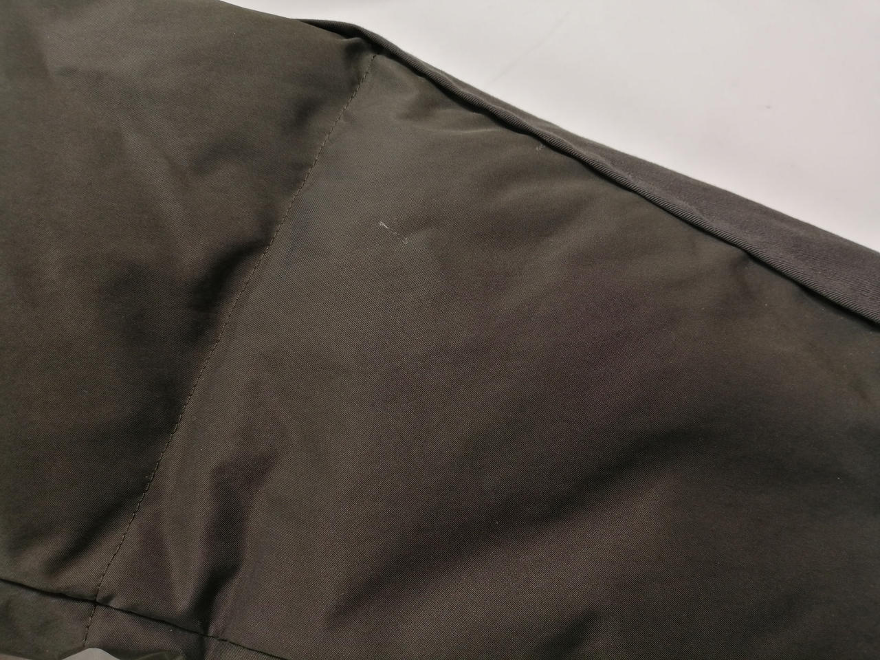 腕に少々汚れ有り