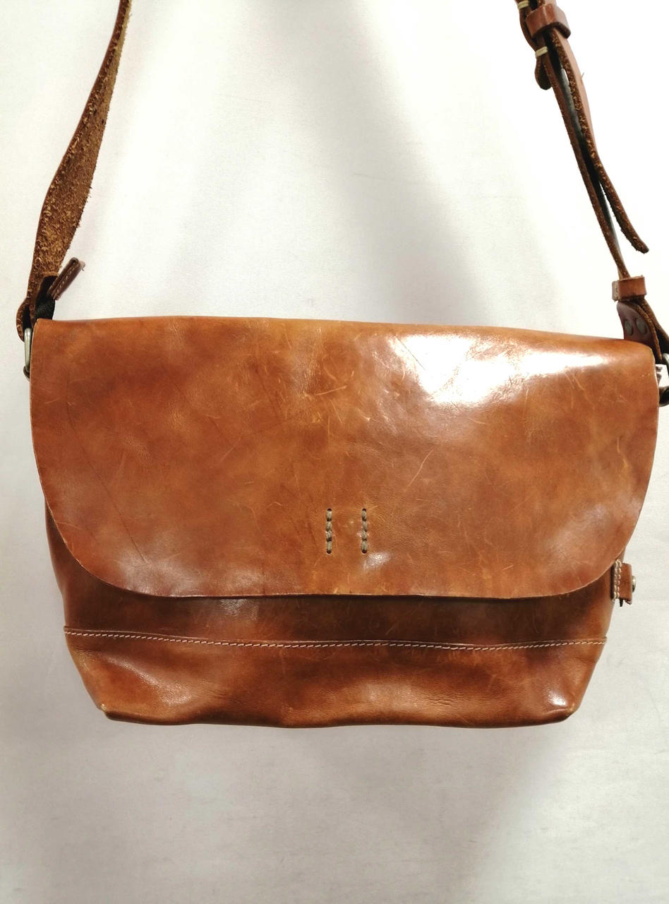 レザーショルダーバッグ/ H 1203 MANO 貯まり FECE