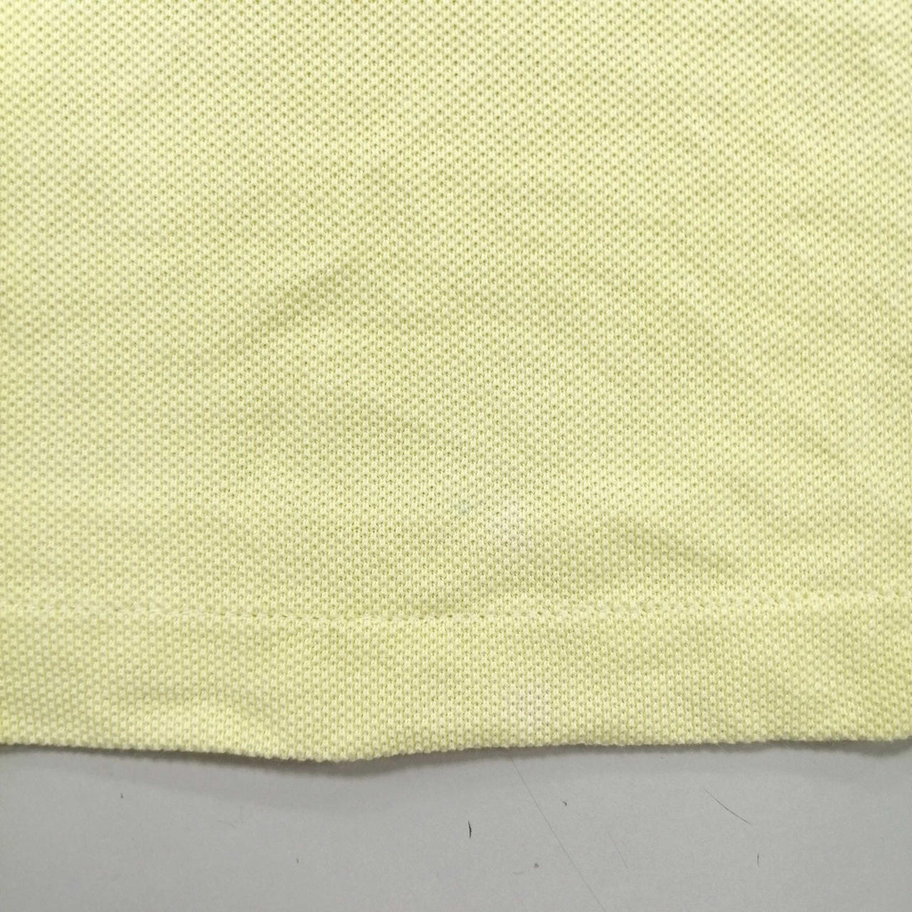 背面裾に白い汚れ