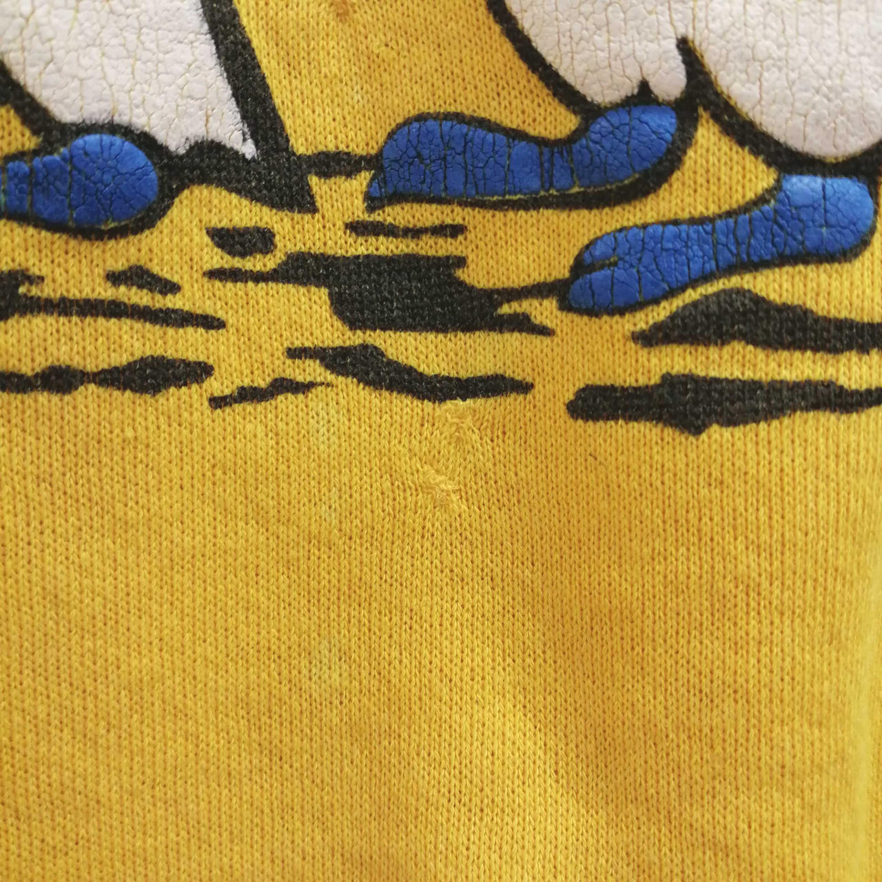 ロゴ下修繕跡有