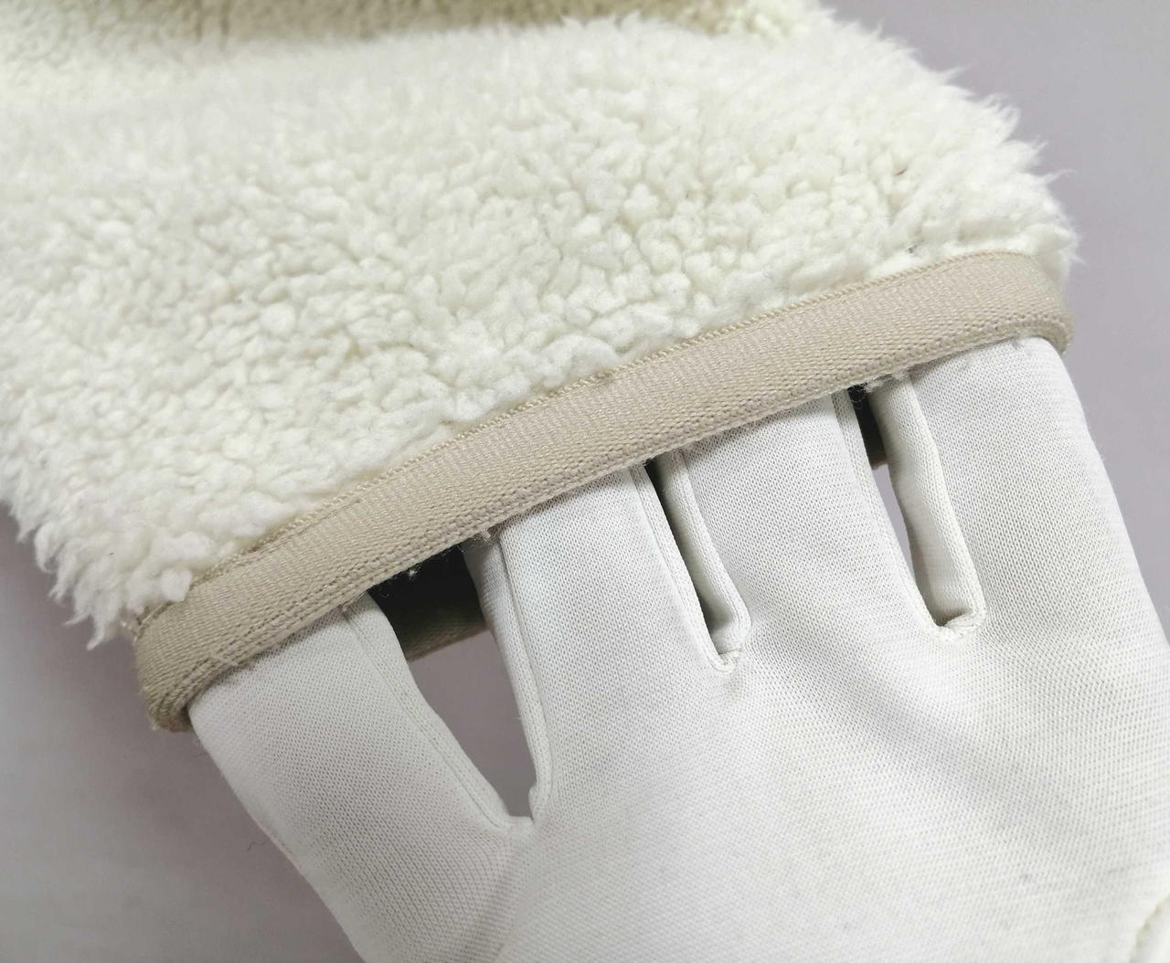 若干毛羽立ち有