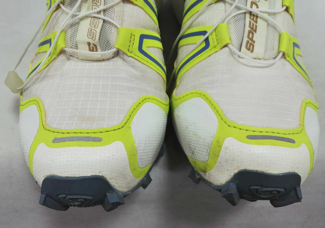 両つま先汚れ有