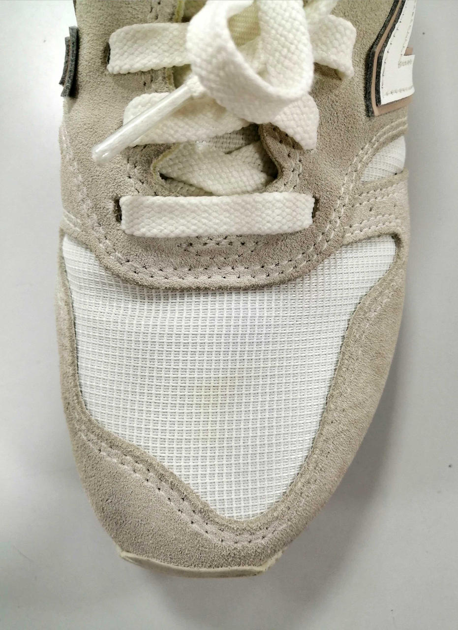 若干の黄ばみ有