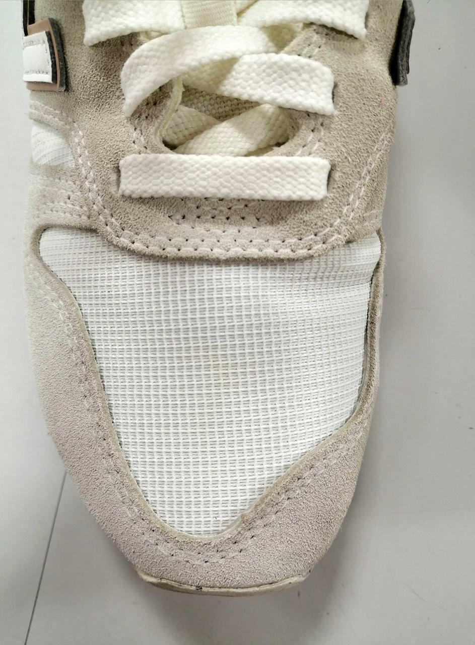 若干の黄ばみ有