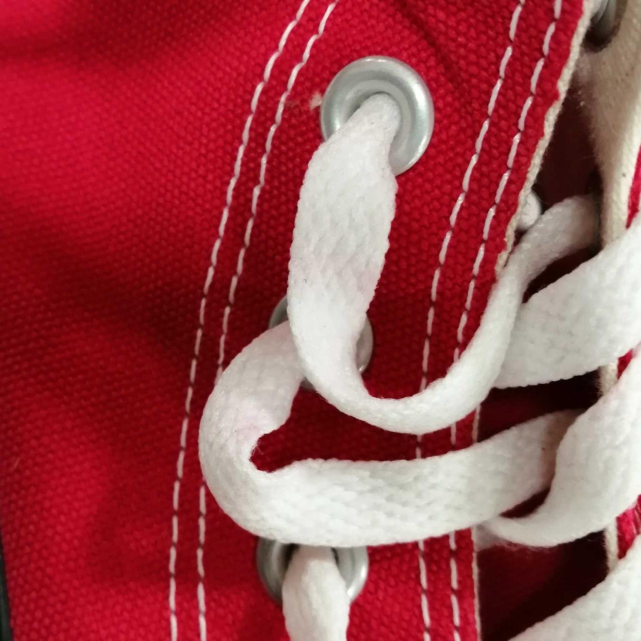 靴紐に色移りあり