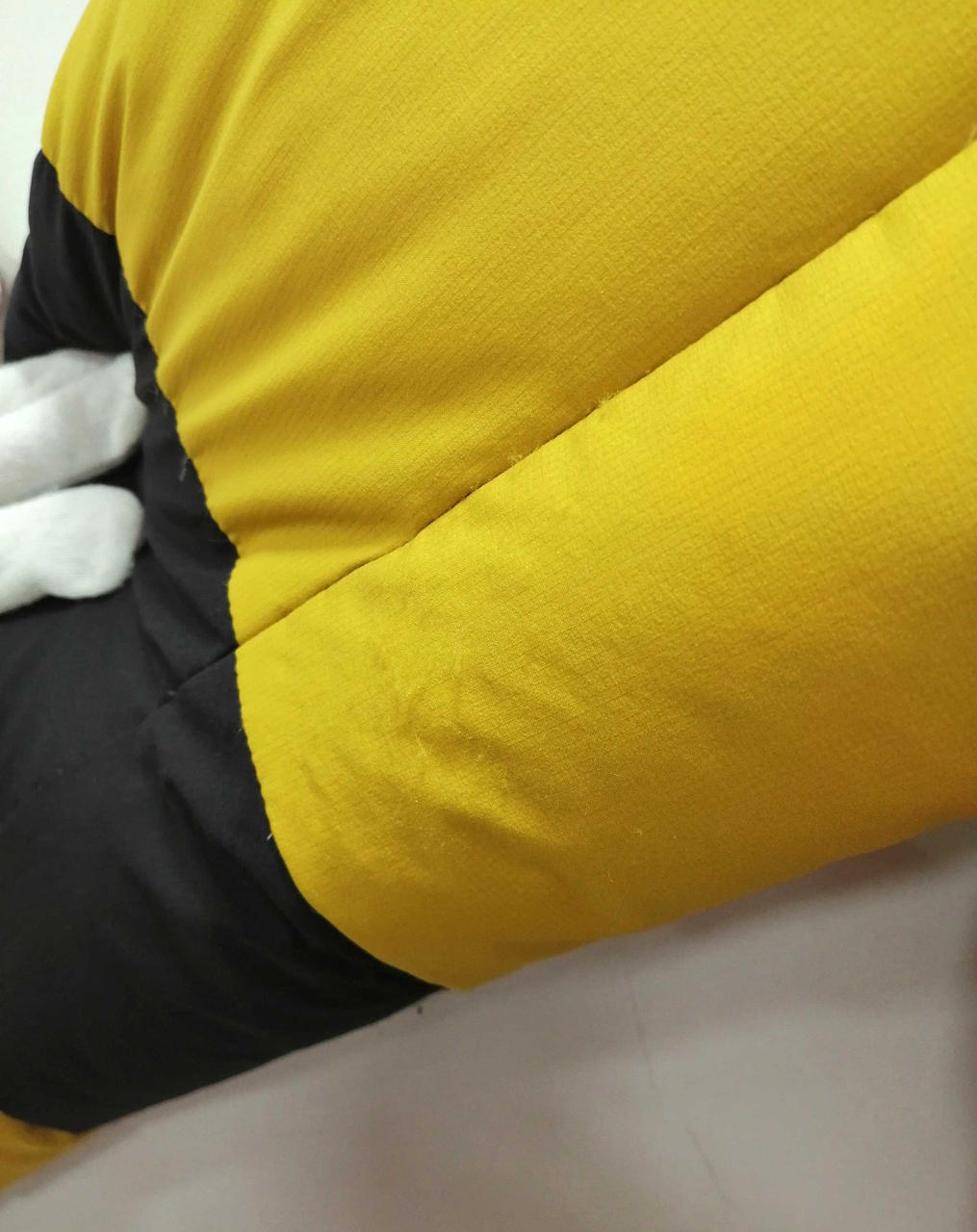 右腕裏側に毛羽立ちが見受けられます