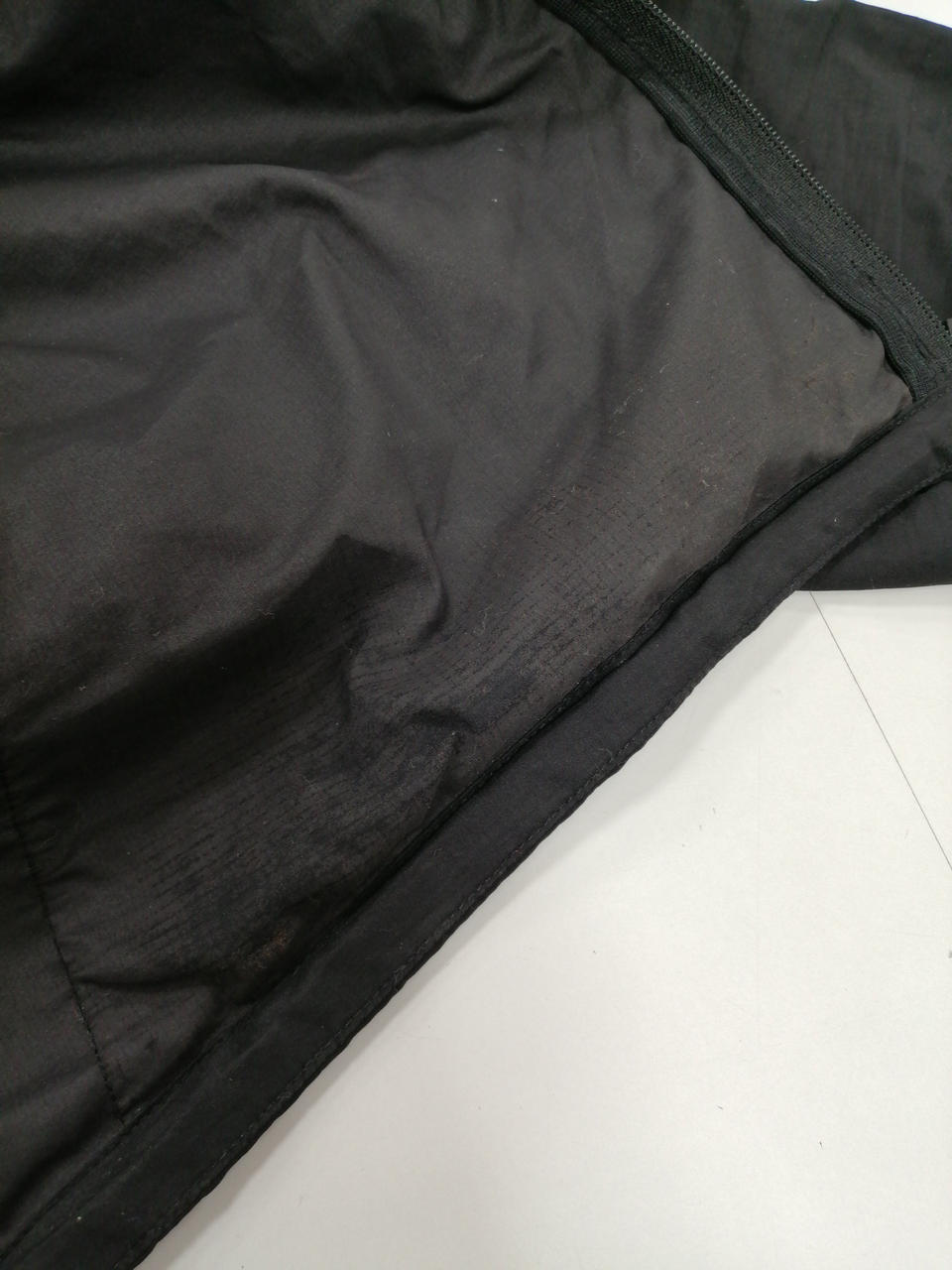 内側すれ、うすくなっている箇所あり