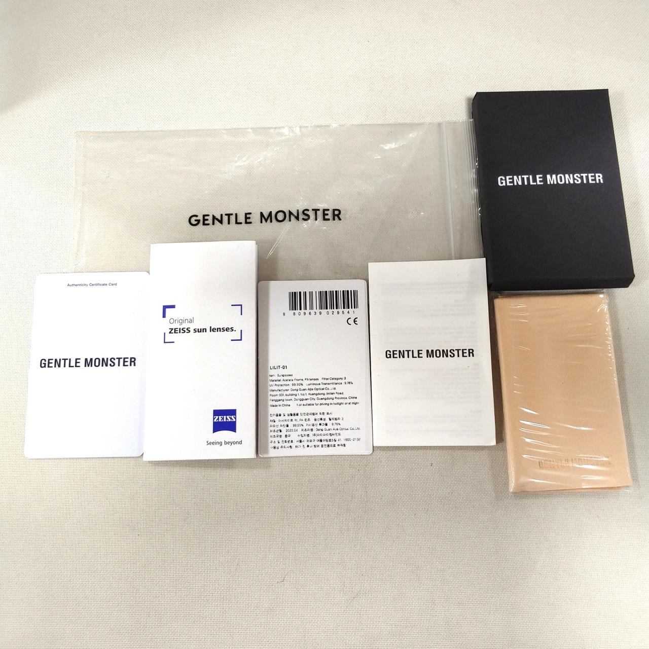 説明書等の付属品も揃っております。