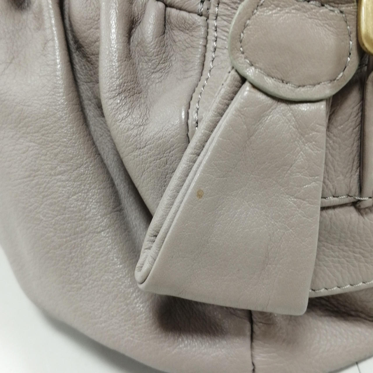 ファスナー持ち手に汚れ有