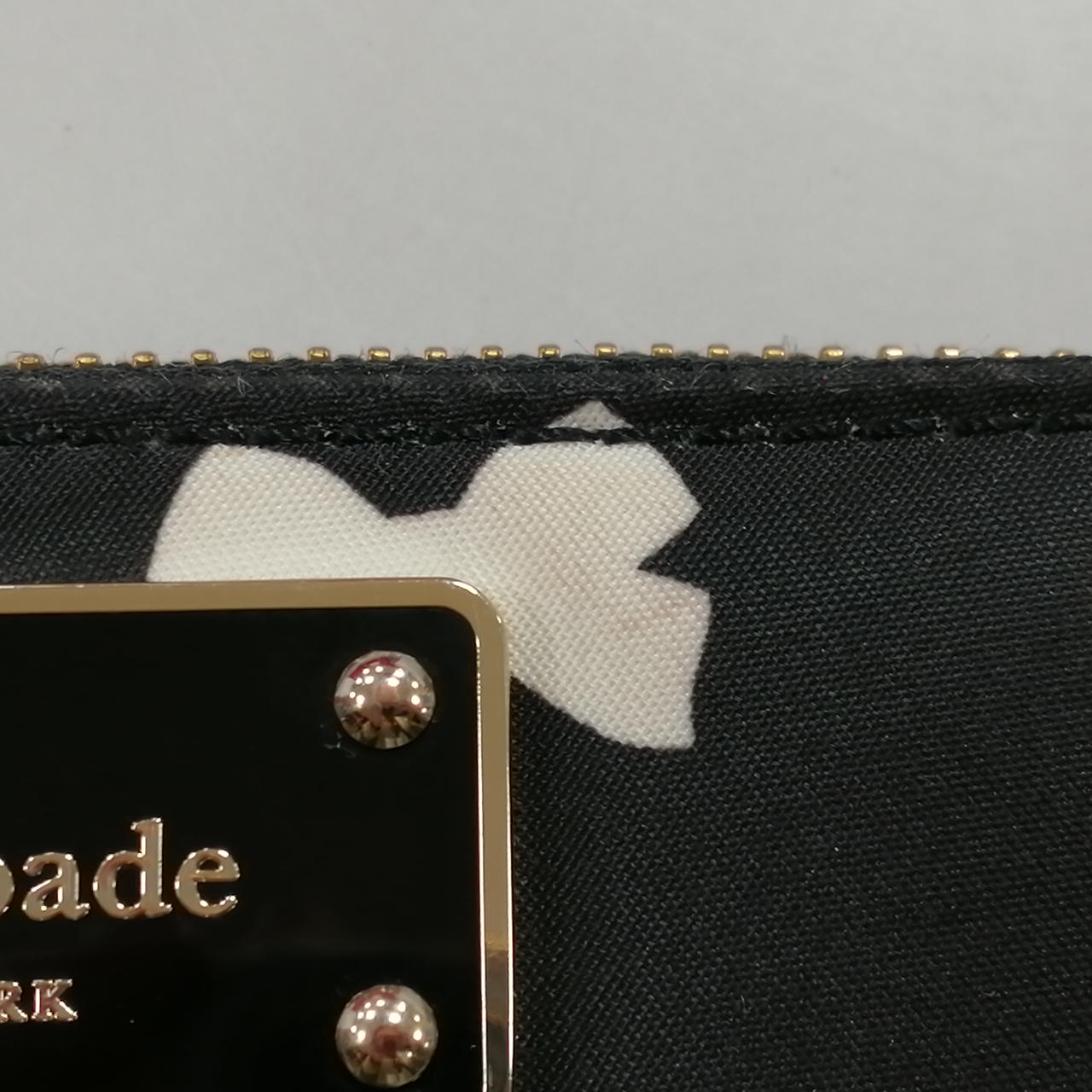 フロント上部薄い汚れ