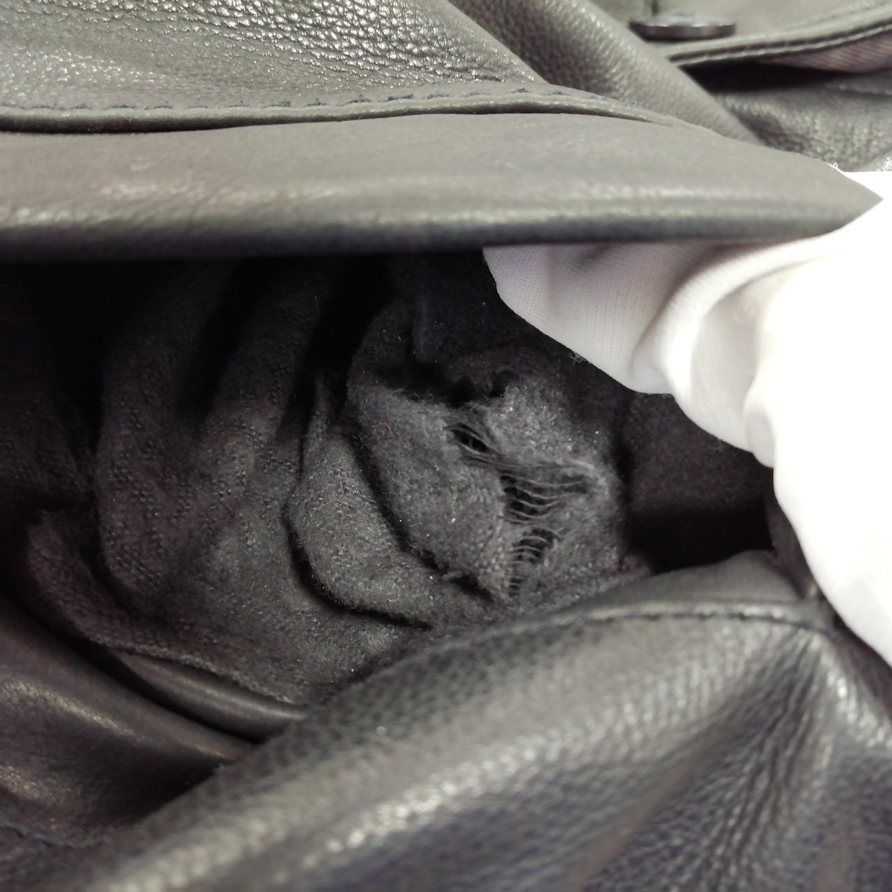 右ポケット内側穴有