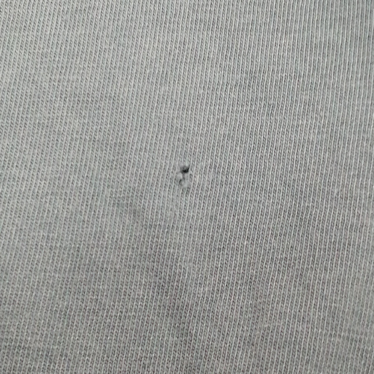 フロント腹部小さな穴有