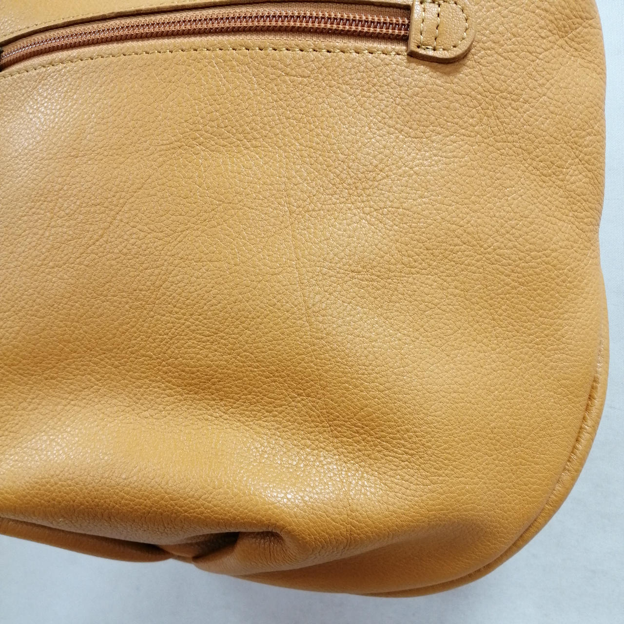 後ろ側縦に薄い傷有