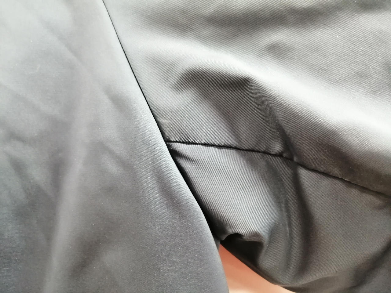 左袖フロント内側スレ