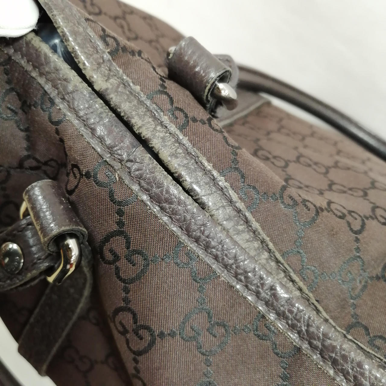 レザー部分に使用感あり