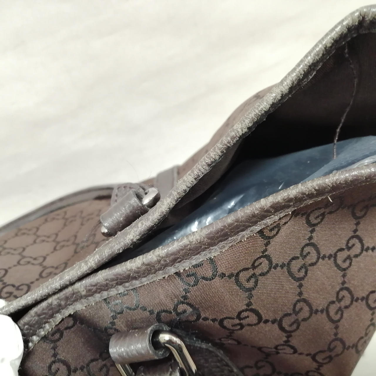 レザー部分に使用感あり