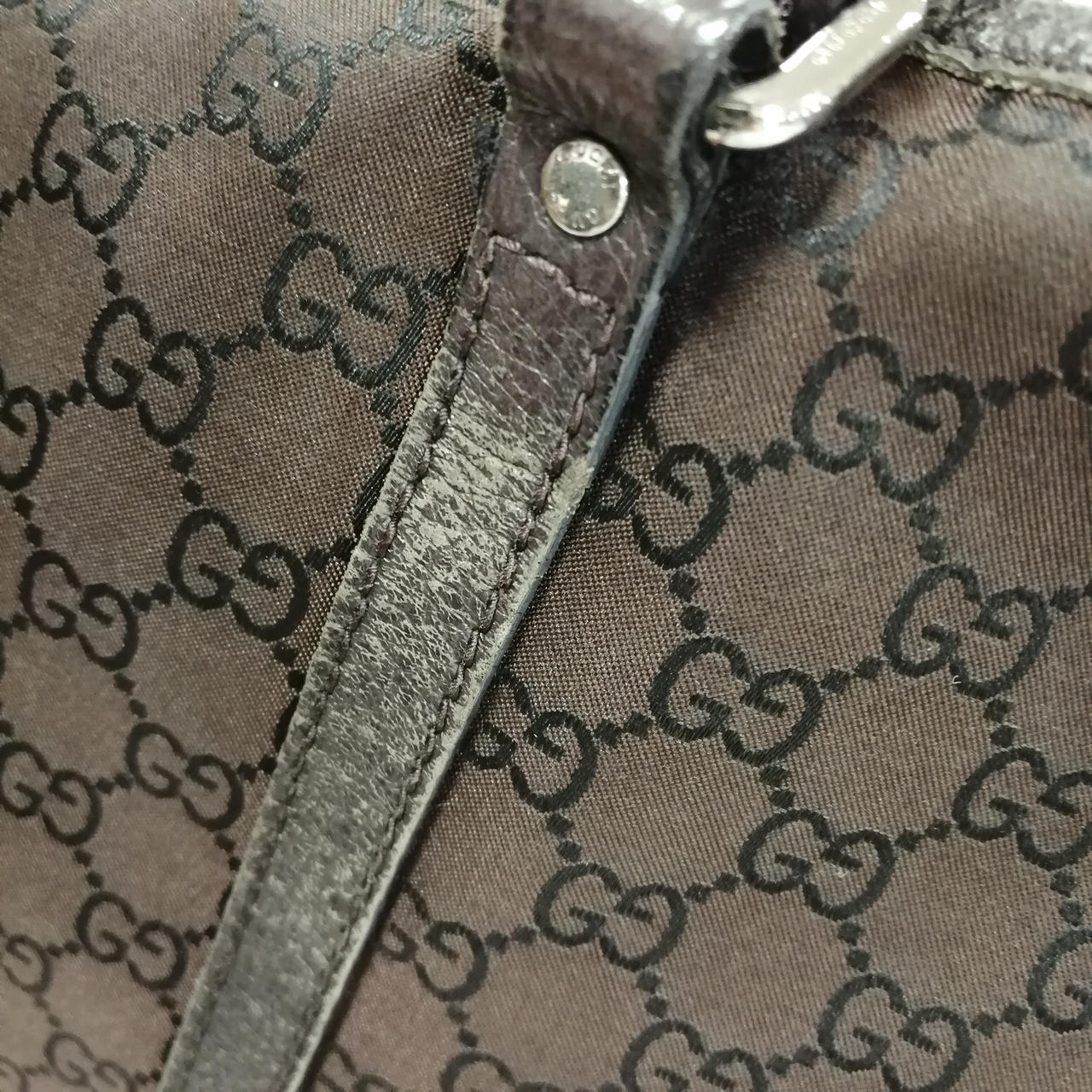 レザー部分に使用感あり