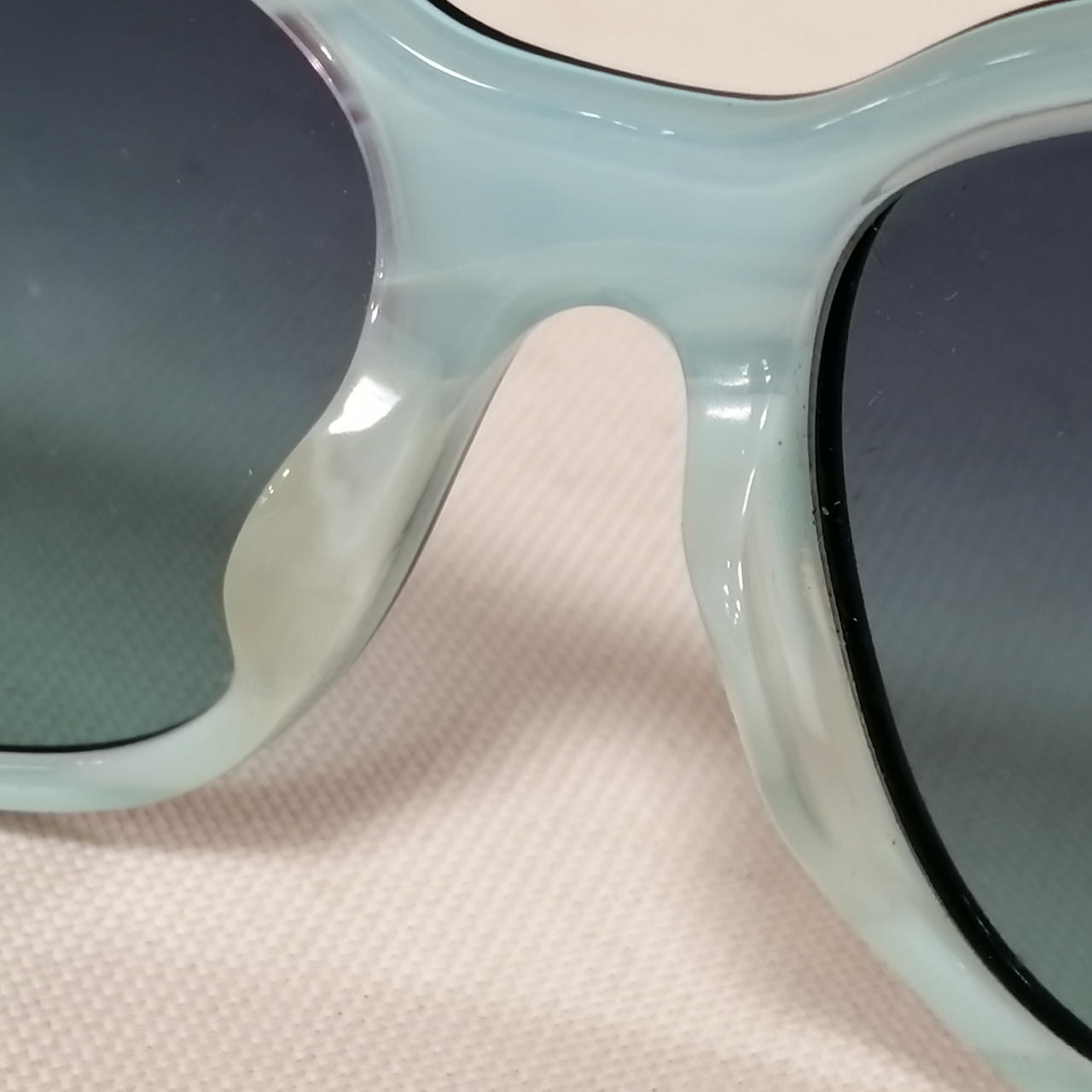 ノーズクリップ薄く変色有