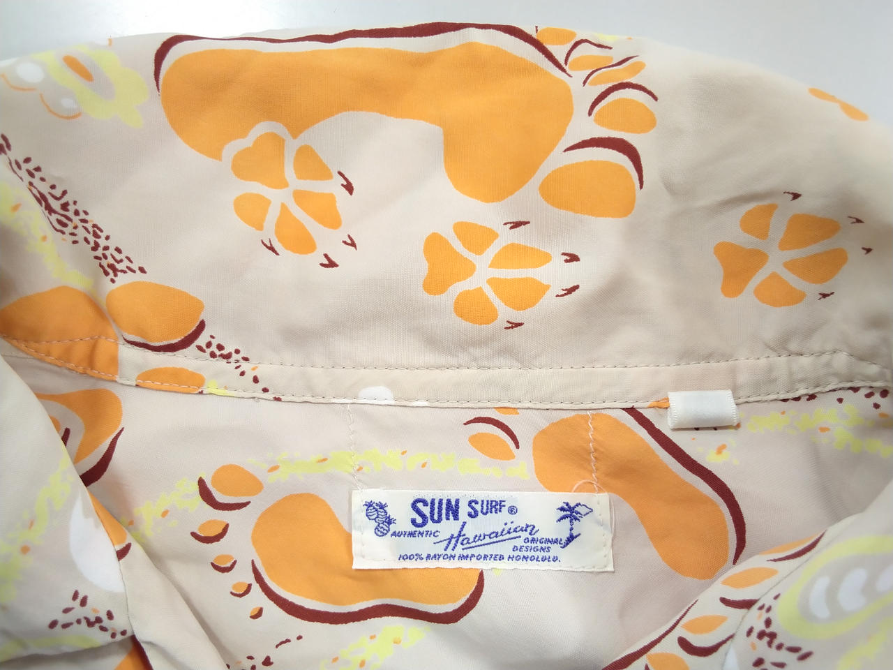 首元内側黄ばみ